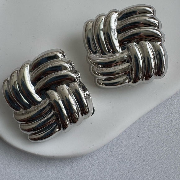 Vintage Silver Line Texture Square Clip On Earrings - Picture 5 of 6